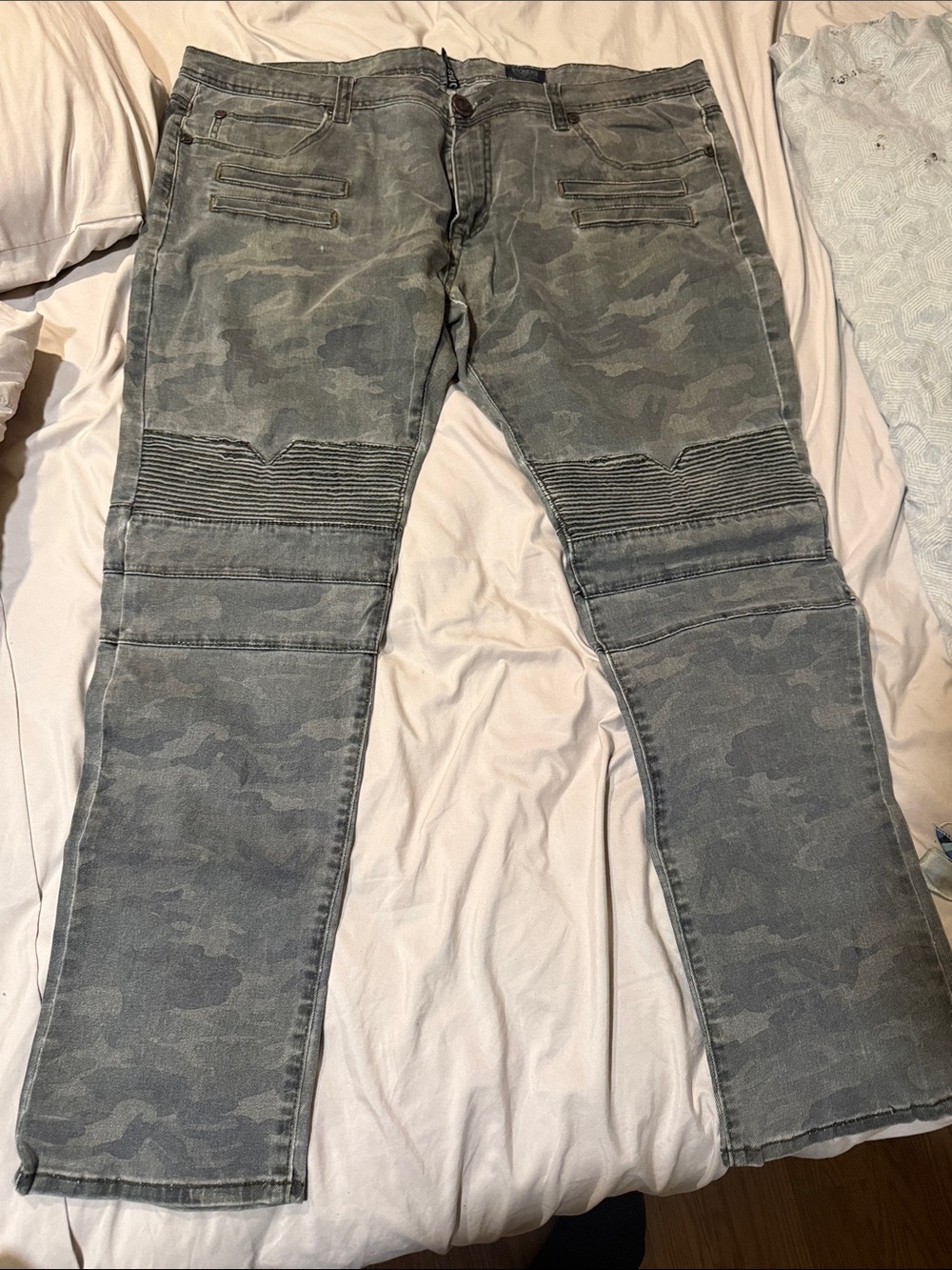 Slim Straight Men's Grey Camo Moto Jeans
